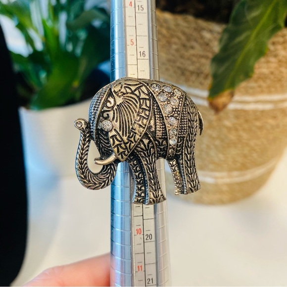 Silver Tone Elephant w/ Rhinestones Statement Ring Stretchy Size 7-13 - Picture 2 of 5